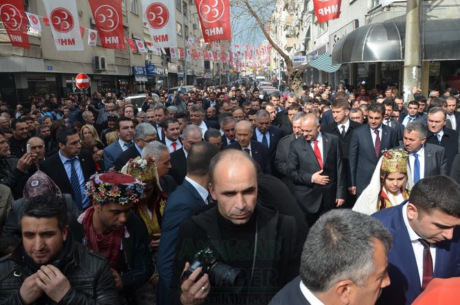 MHP LİDERi DEVLET BAHÇELİ AKHİSARLILAR İLE BULUŞTU